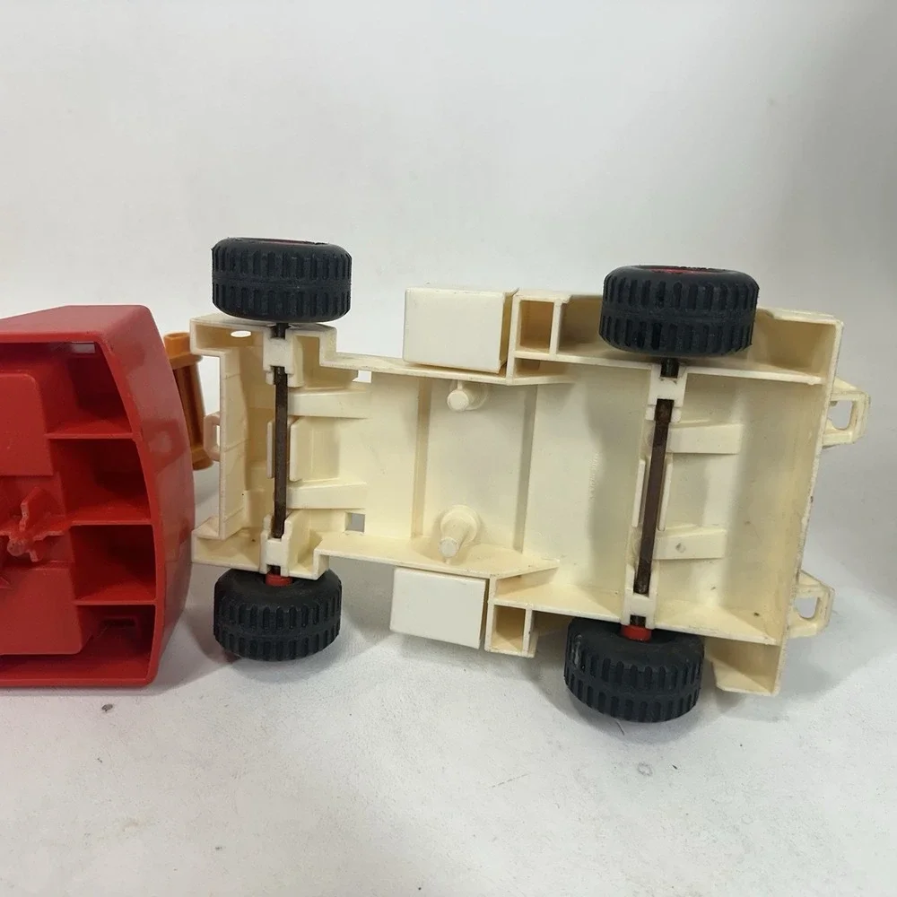 Fisher-Price Husky Helper Hook & Ladder FIRE TRUCK #319 Vintage‎ 1978